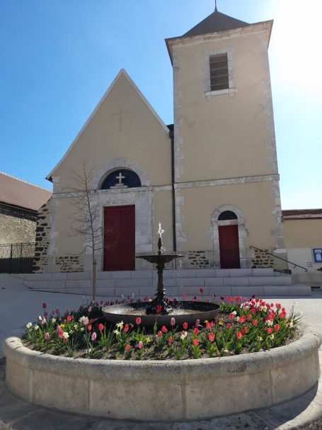 Cliquez sur la Photo de l'église pour découvrir le site internet de la commune de Branches