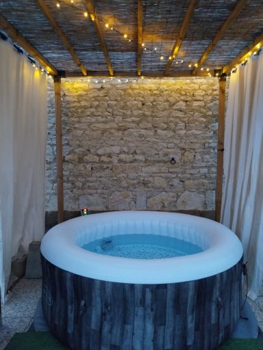 Jacuzzi ,SPA pour se détendre au Gîte La Branchoise à Branches 89 proche Auxerre