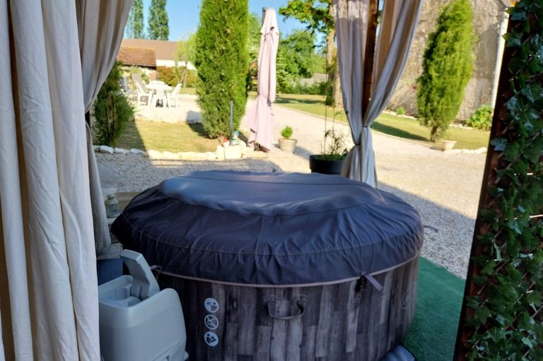 Gîte autour d'Auxerre avec un jacuzzi SPA